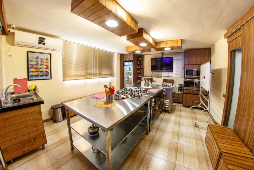 بهترین آموزشگاه ها و دوره های آموزش باریستا در اصفهان 3 مراکز آموزش ماساژ در اصفهان